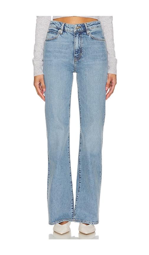 frame the arrow jeans in blue.