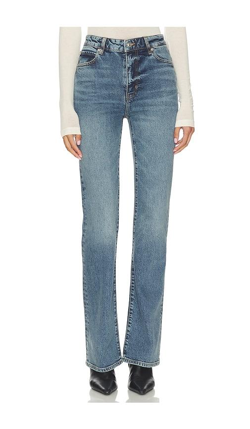 frame the arrow jeans in blue.