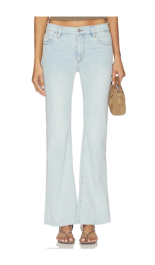 frame the icon jeans in blue.