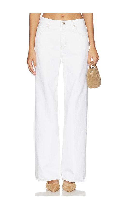 frame the stroll in white.