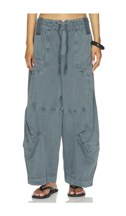 free people onset parachute pant in slate.