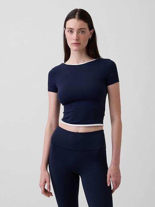 gapfit smooth reversible wrap crop top