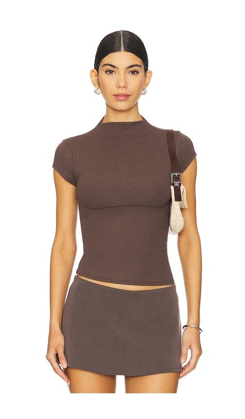 geel gem tee in brown.