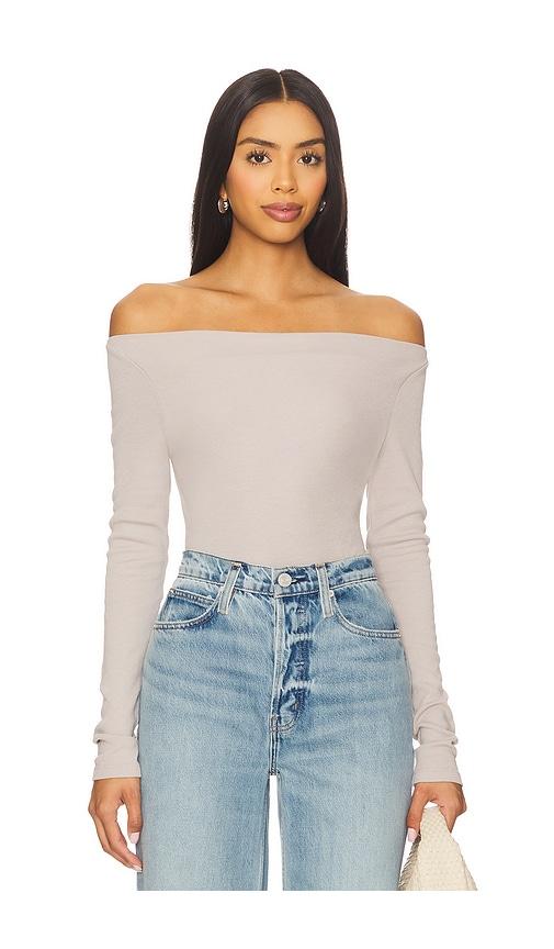 geel walter top in grey.