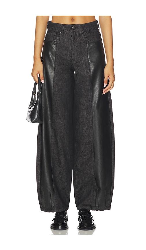 gestuz junia high waisted barrel jeans in black.