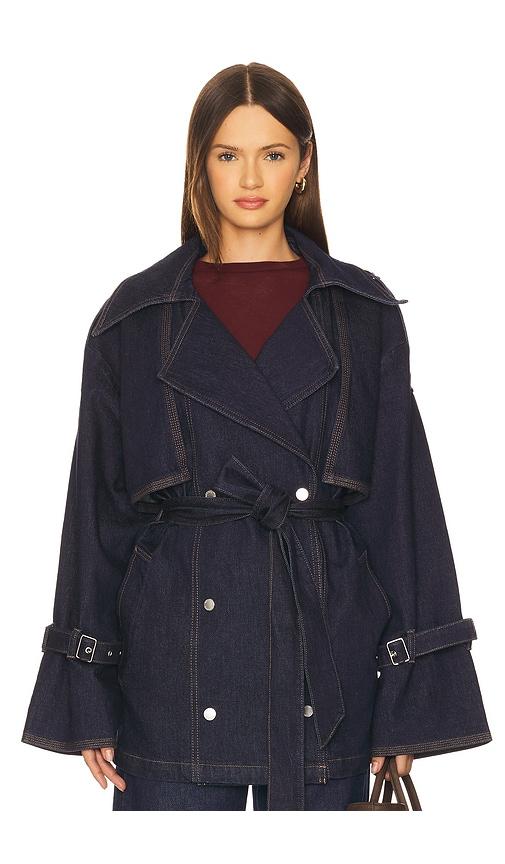 gestuz summer trenchcoat in blue.