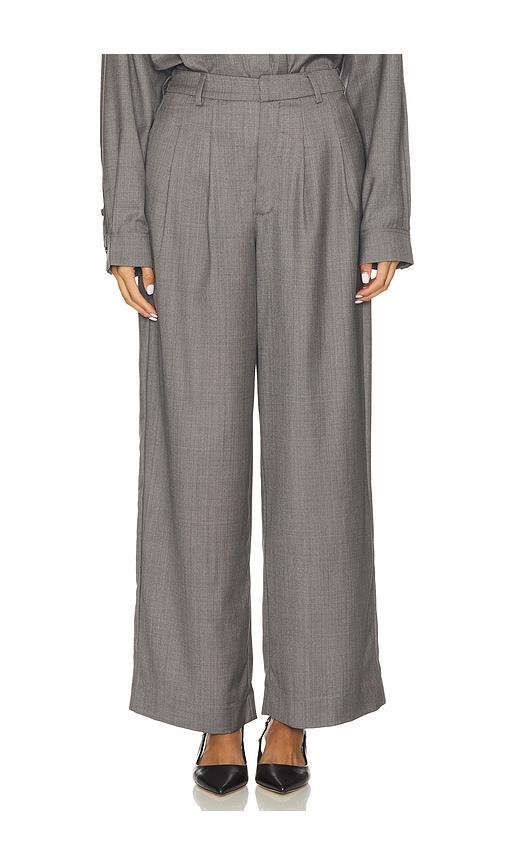 gestuz zeffy high waisted pants in grey.