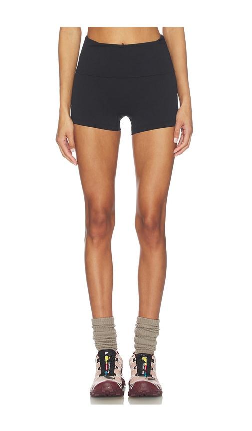 gold hinge essential foldover short in black.