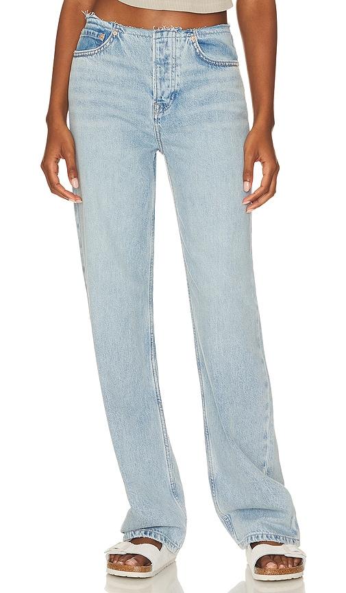 grlfrnd jordan low rise frayed waist boyfriend jeans in denim-light.