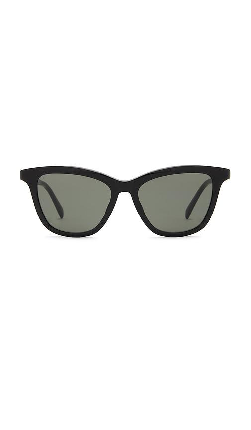 gucci cat eye sunglasses in black.