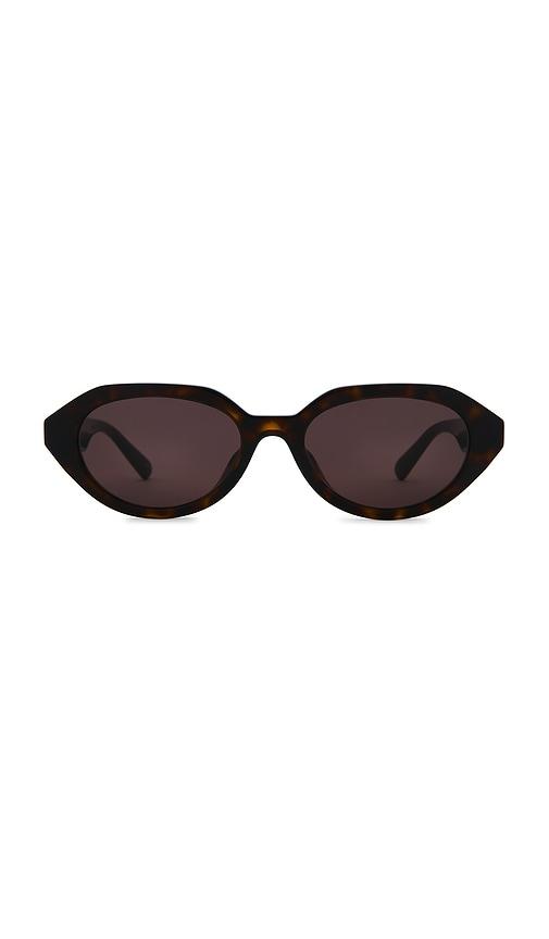 gucci oval sunglasses.