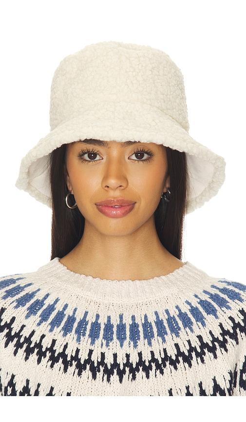 hat attack reversible sherpa bucket hat in cream.