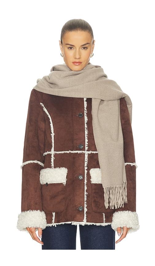 hat attack travel scarf in taupe.