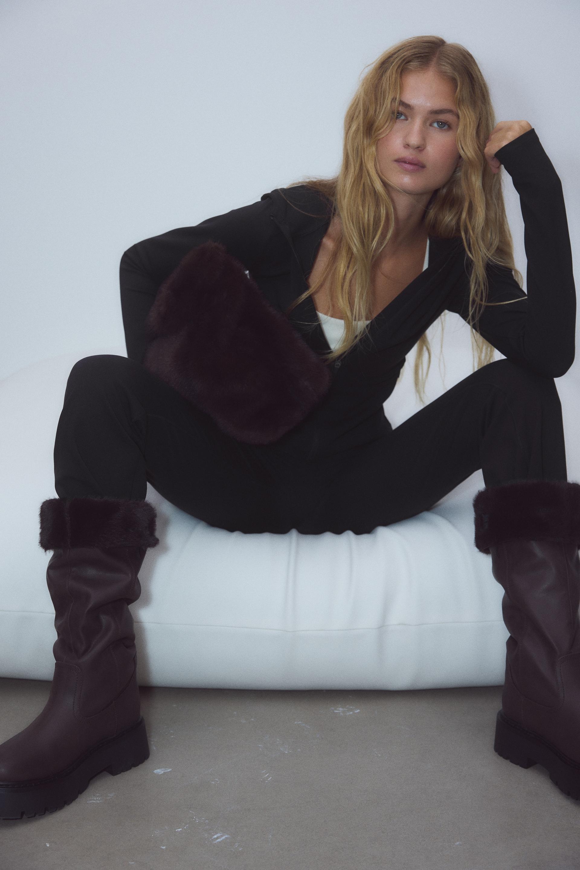 hooded activewear jacket with softmove™