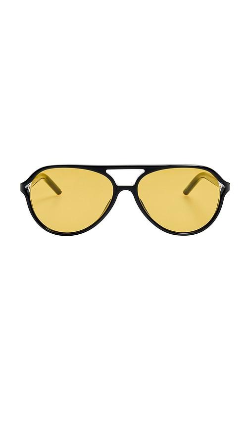 jacquemus aviator sunglasses in black.