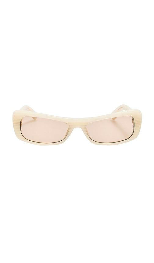 jacquemus capri sunglasses in cream.