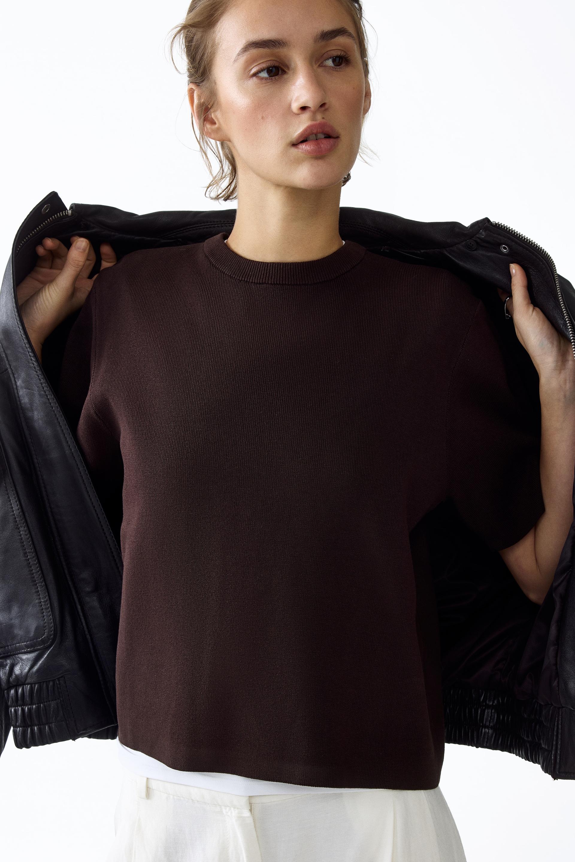 knit t-shirt
