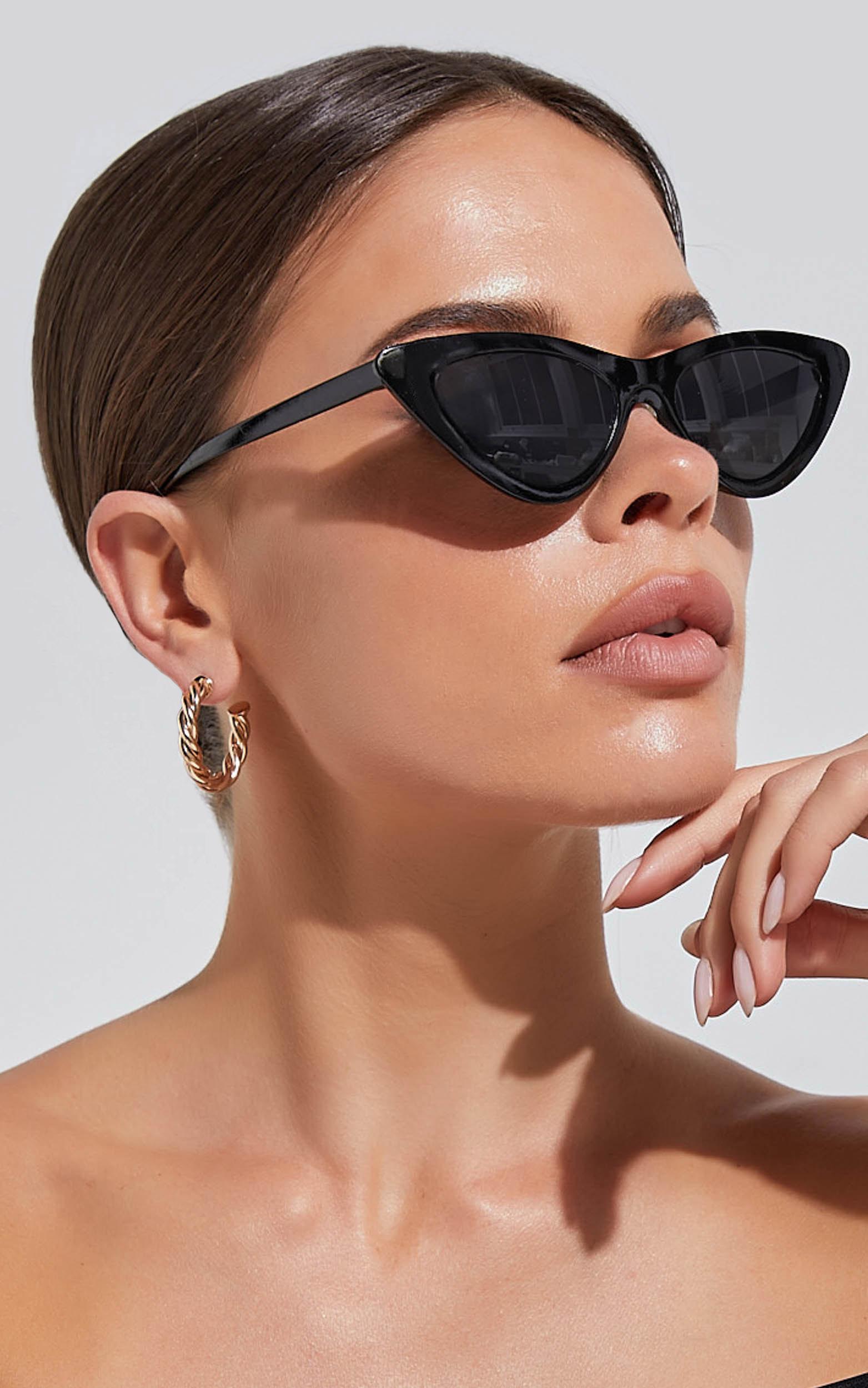 kurthy cat eye sunglasses in black