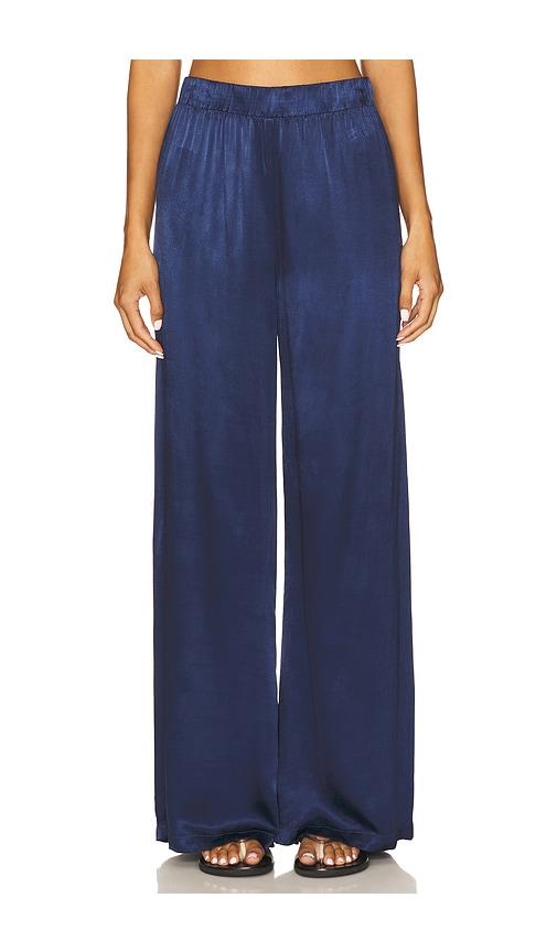 la made call chill silky wide leg long pant in navy.