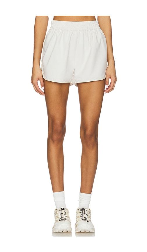 lamarque daffy short in cream.