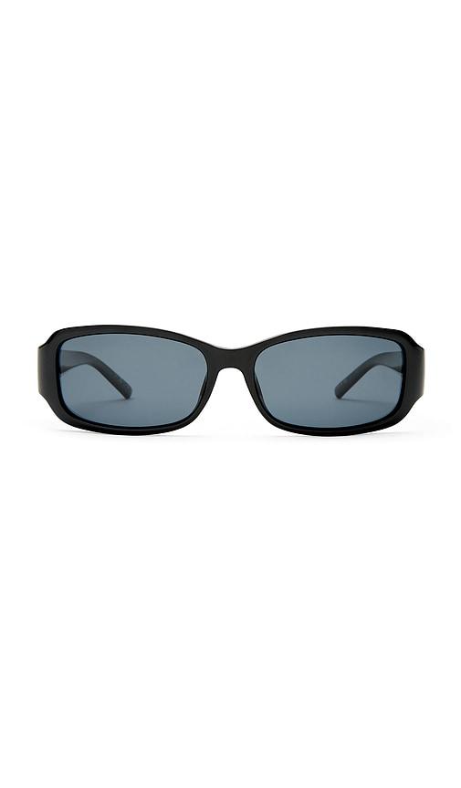 le specs gigglemug sunglasses in black.