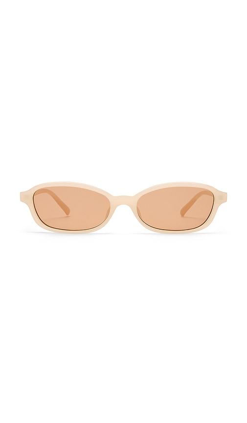le specs honey pot sunglasses in nude.