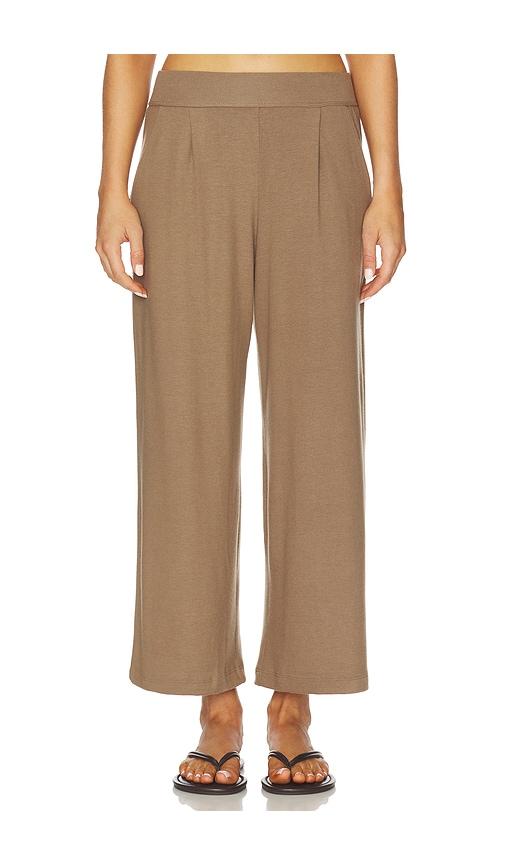 leset lauren crop pleated pocket pant in brown.