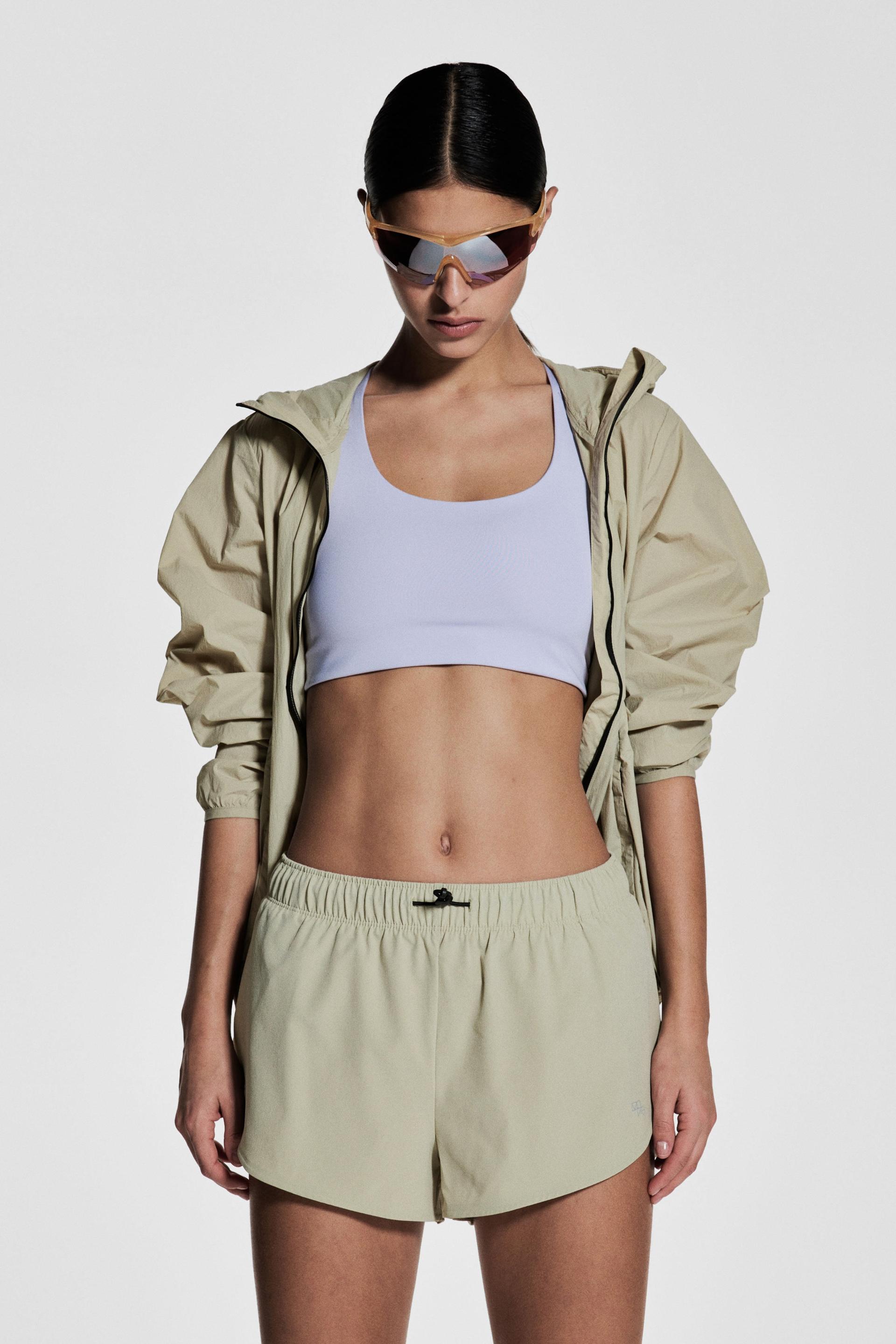 lightweight sports shorts with drymove™