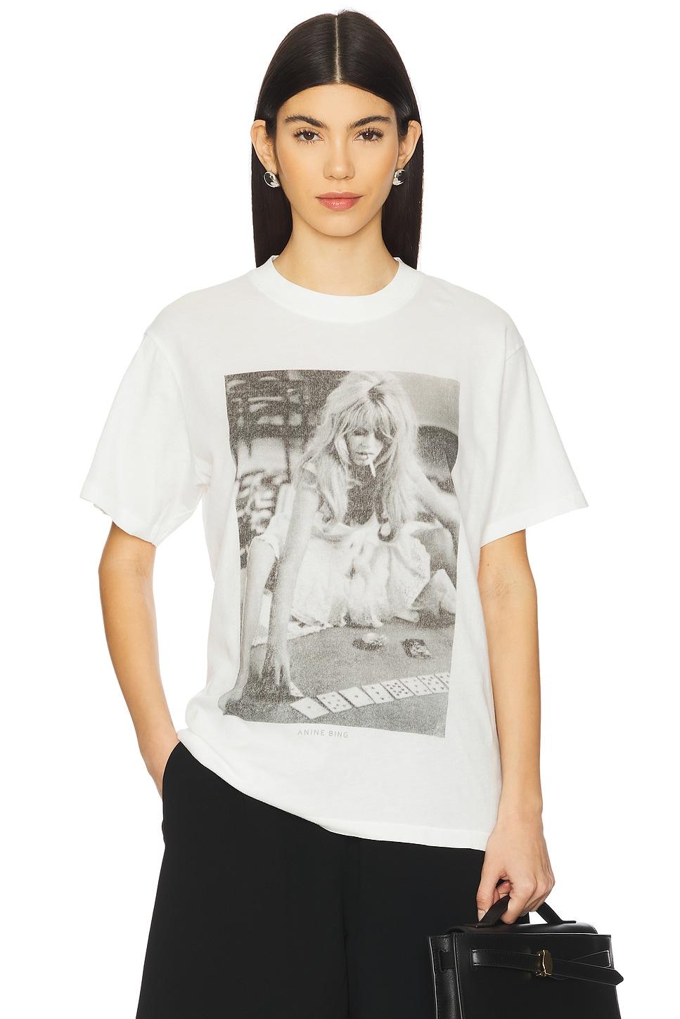 lili graphic tee