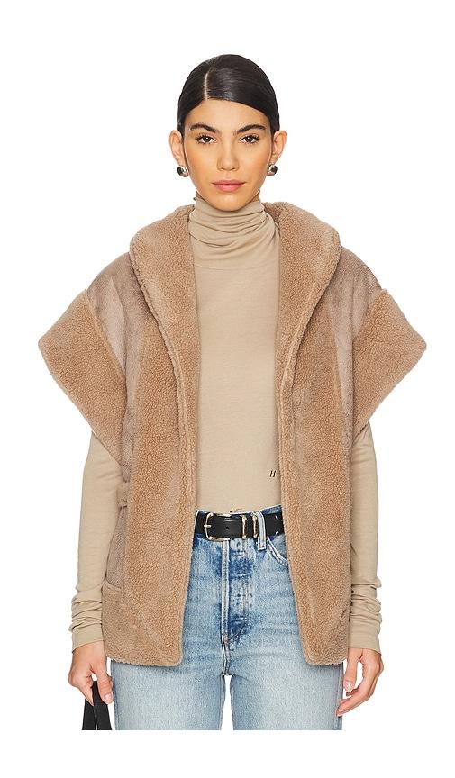 line & dot ace vest in tan.