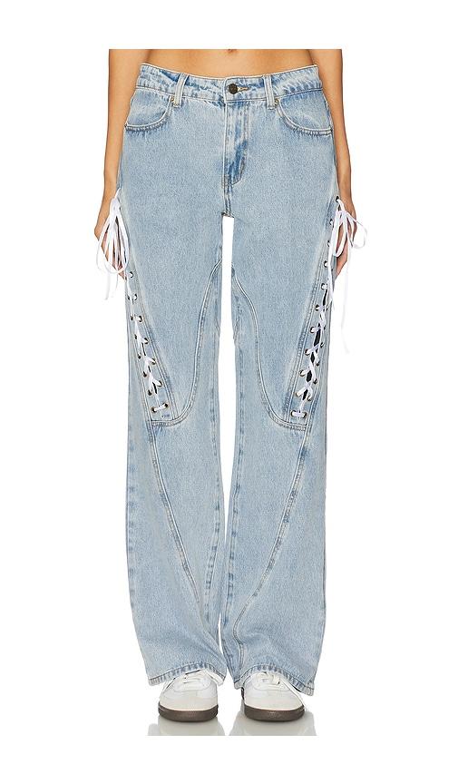 lioness dollhouse jeans in denim-light.