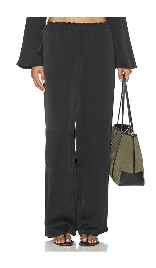 lioness in bloom pant in black.