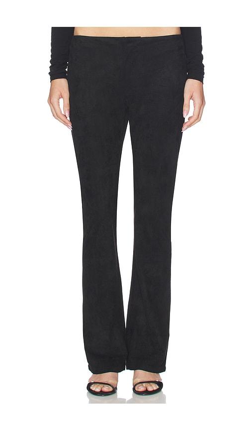 lioness low waisted slim pant in black.