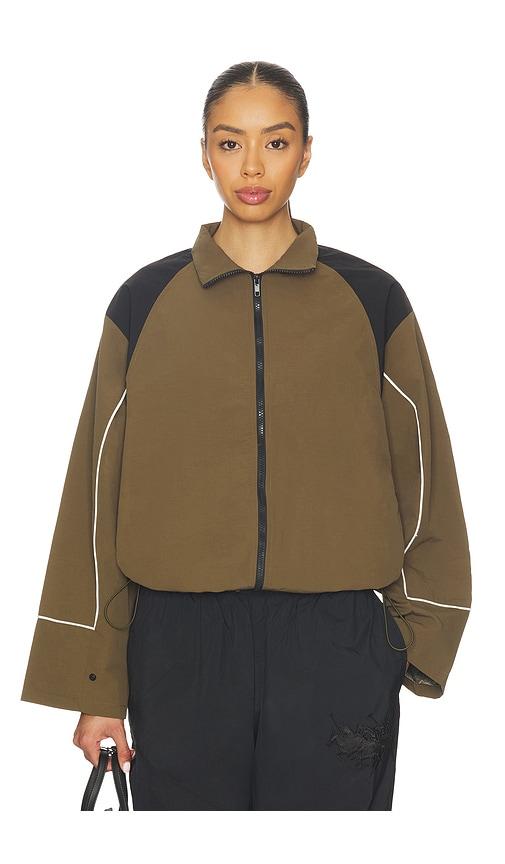 lioness shoreline windbreaker in green.