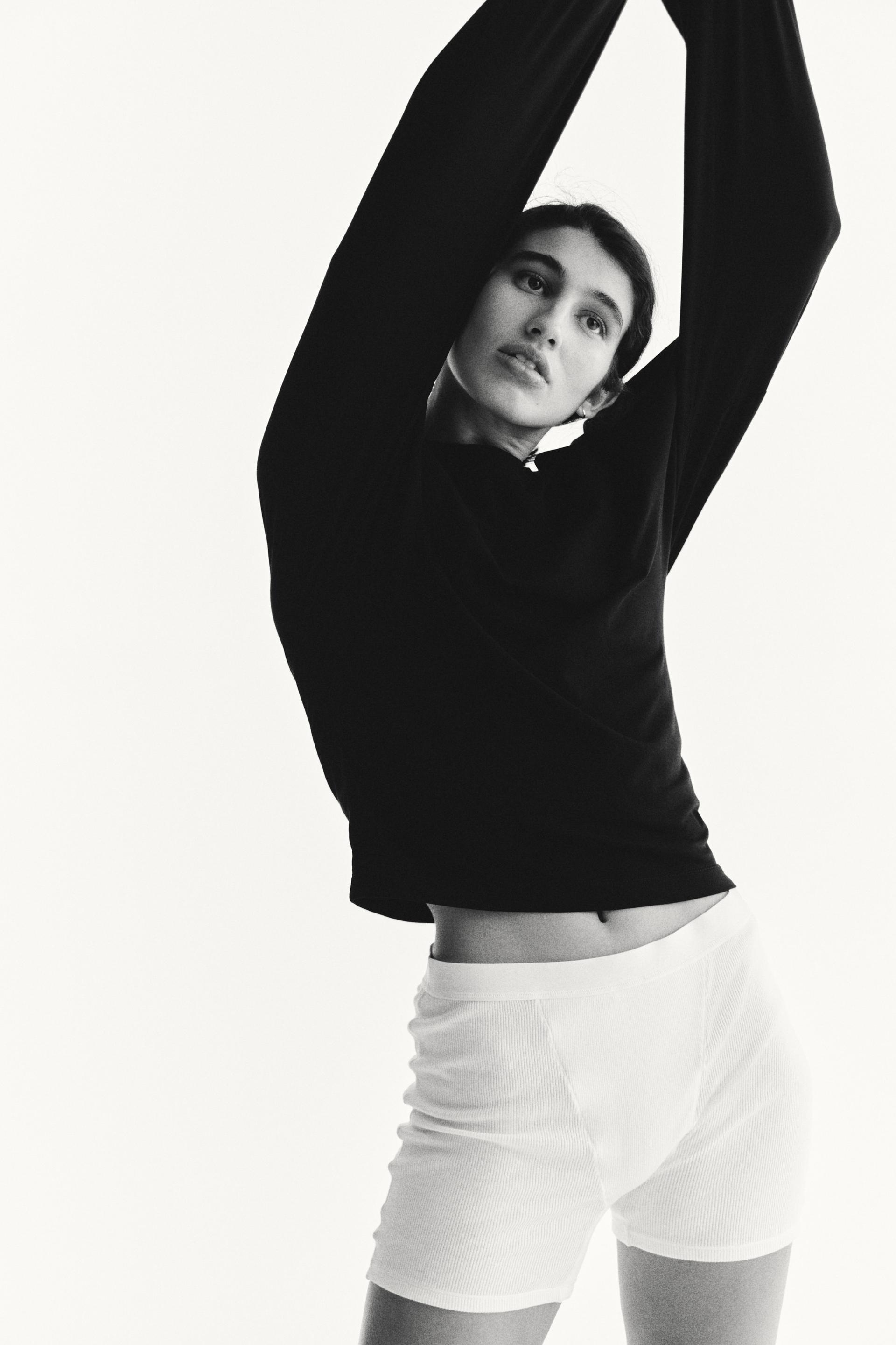 long-sleeved cotton top
