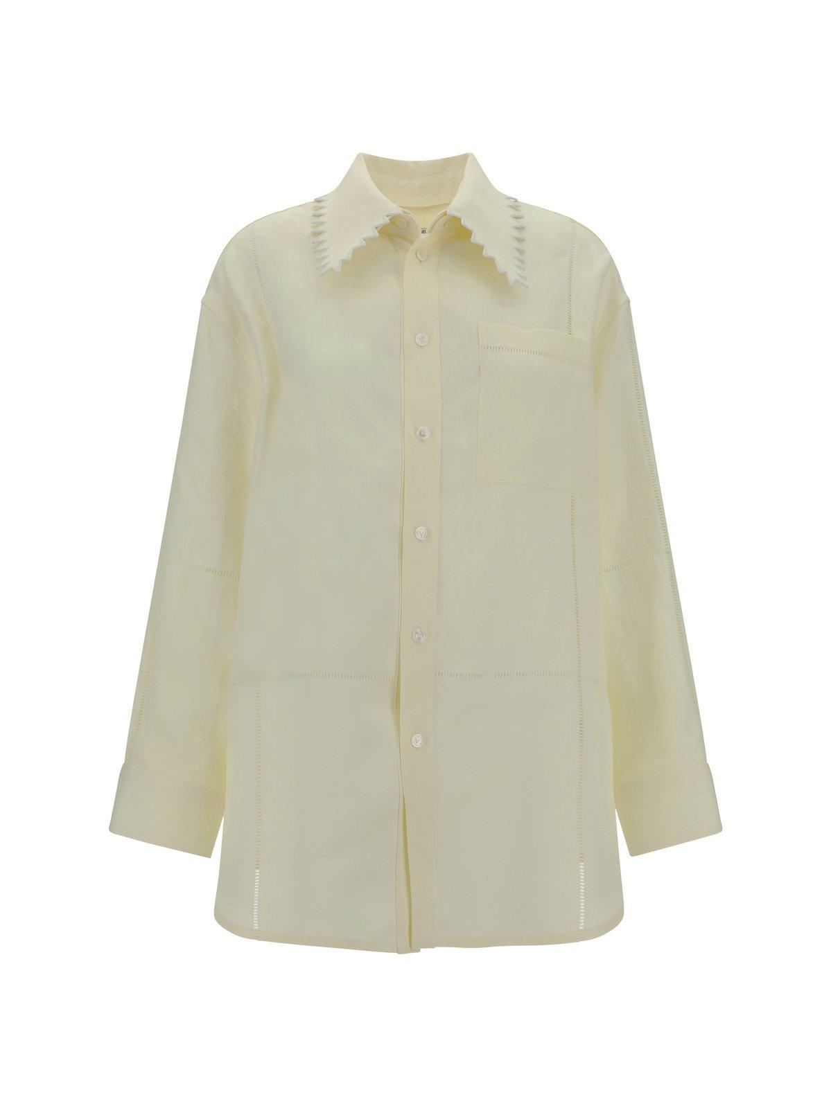 loose fit buttoned shirt