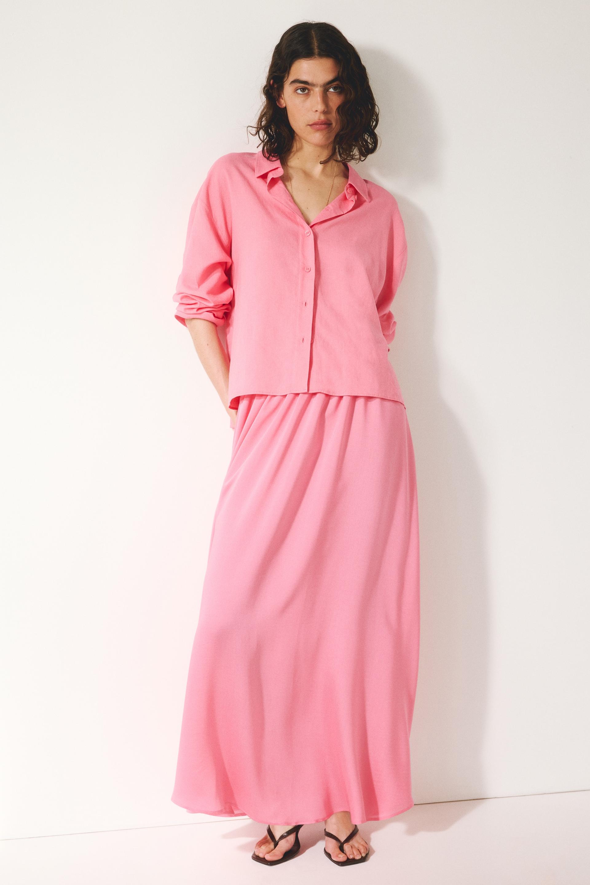 loose-fit skirt