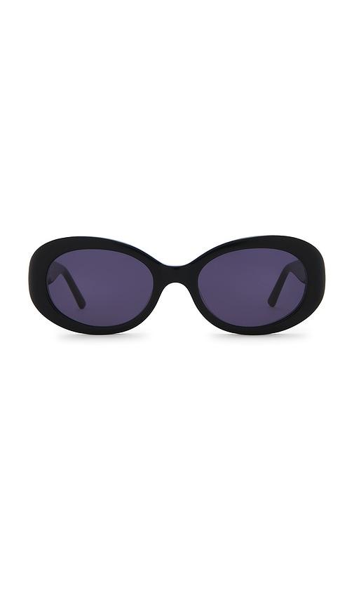 lu goldie valentina sunglasses in black.