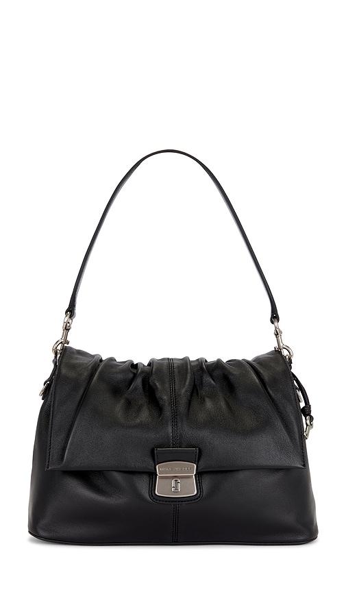 marc jacobs the messenger shoulder bag in black.