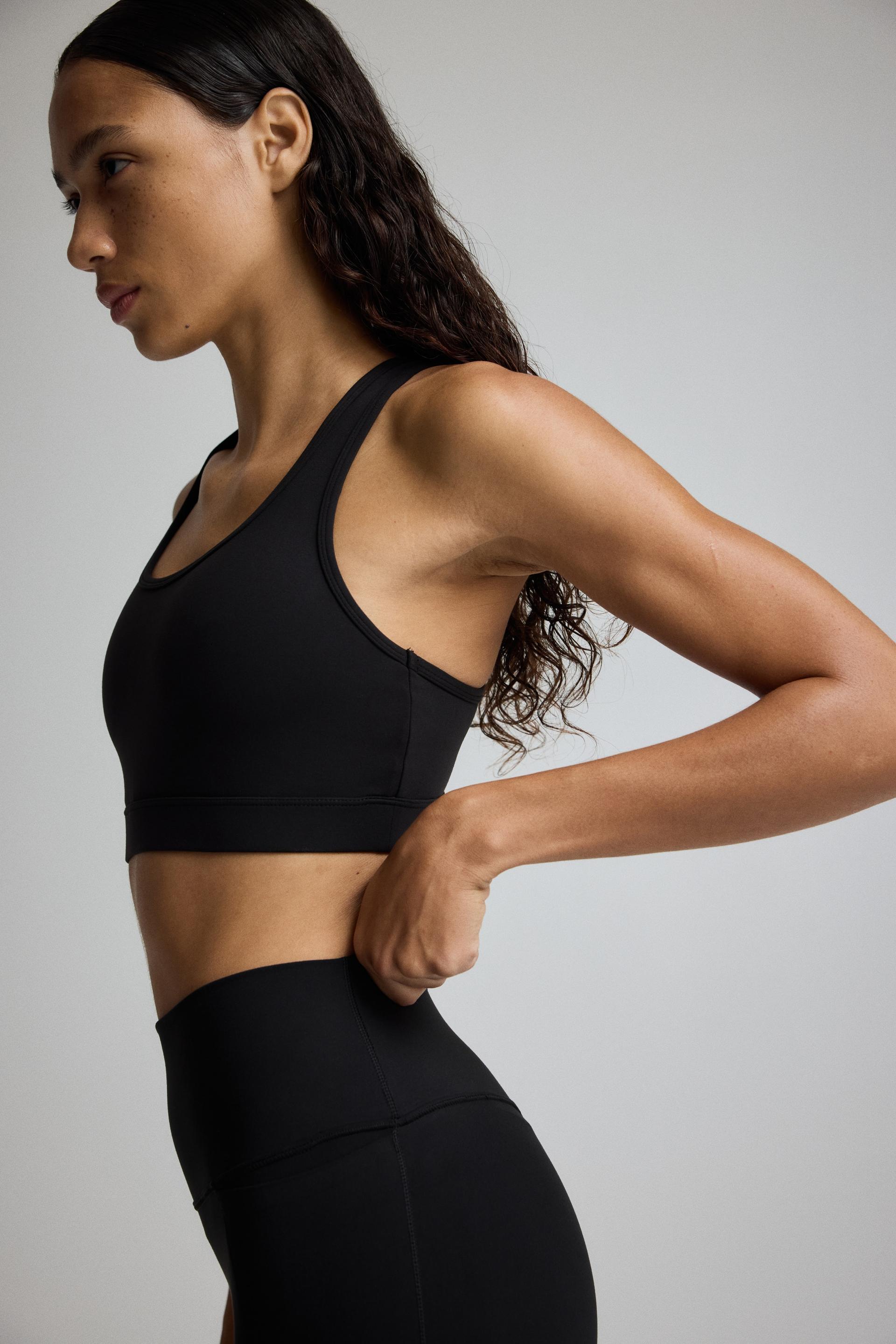 medium support sports bra with softmove™