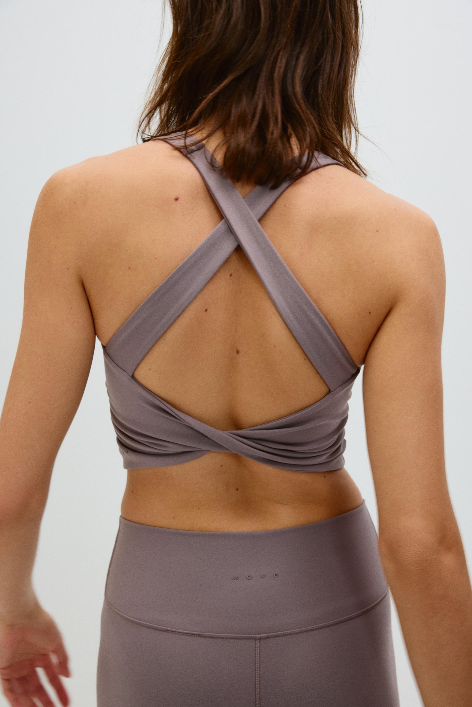 medium support sports bra with softmove™