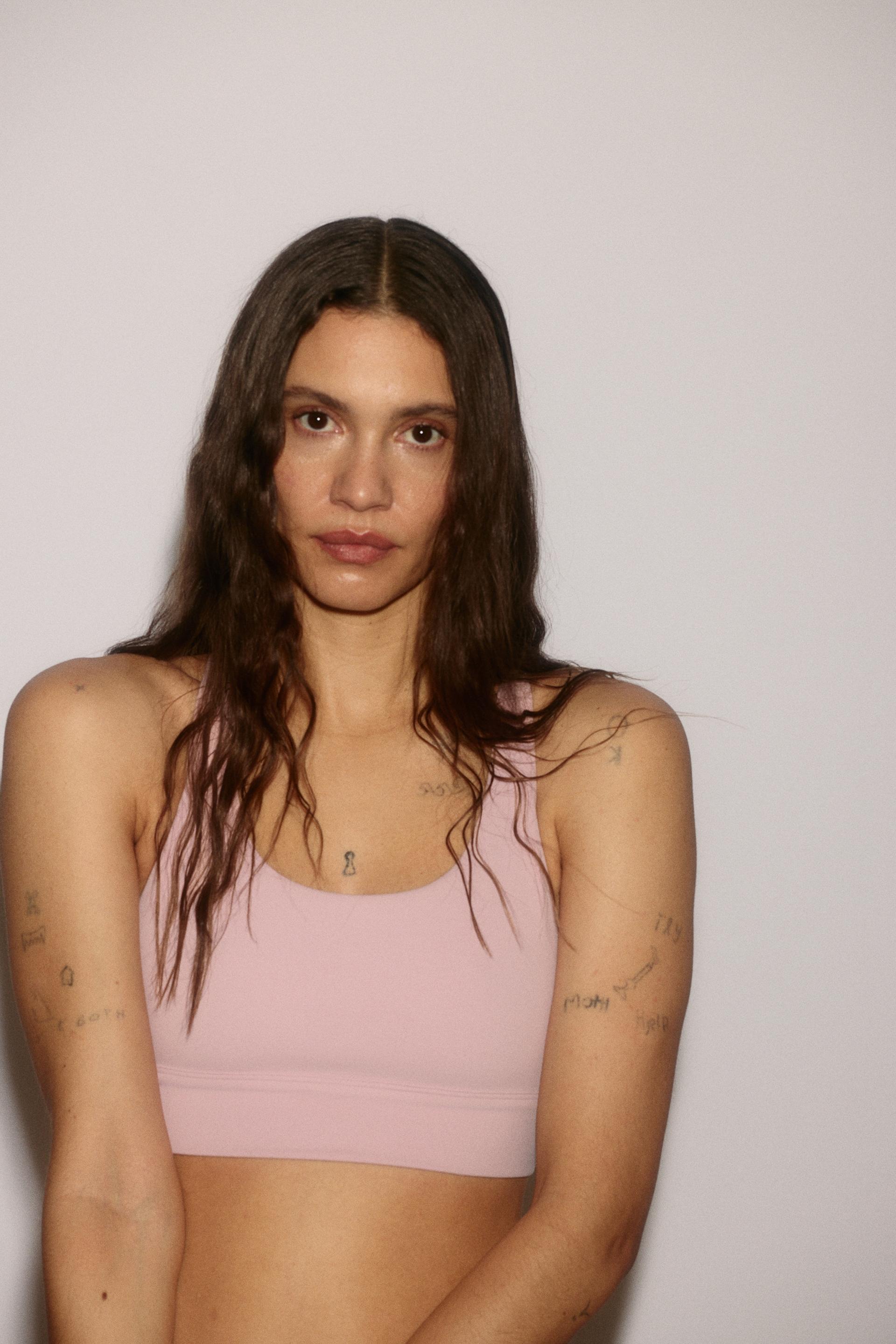 medium support sports bra with softmove™