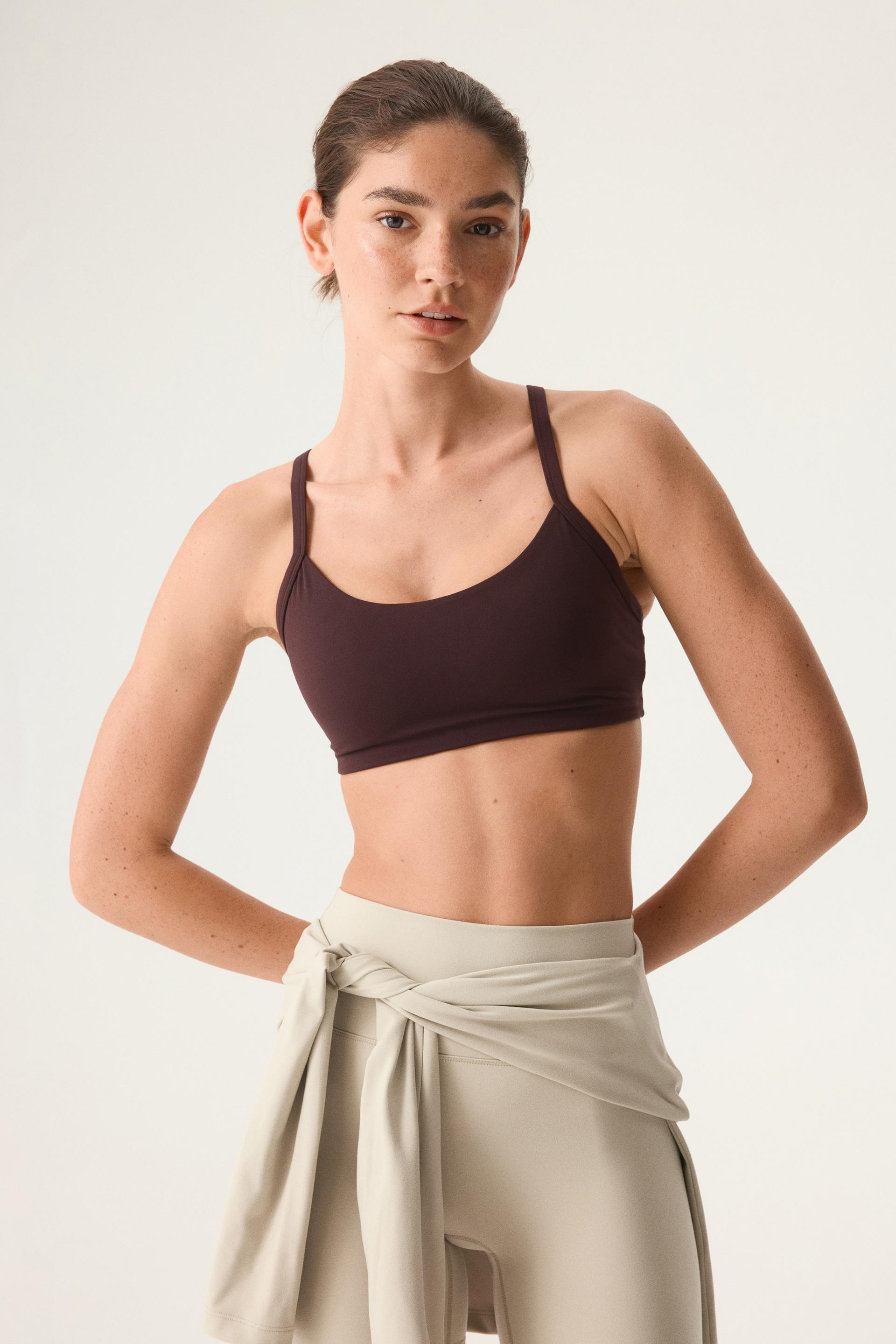 medium support sports bra with softmove™