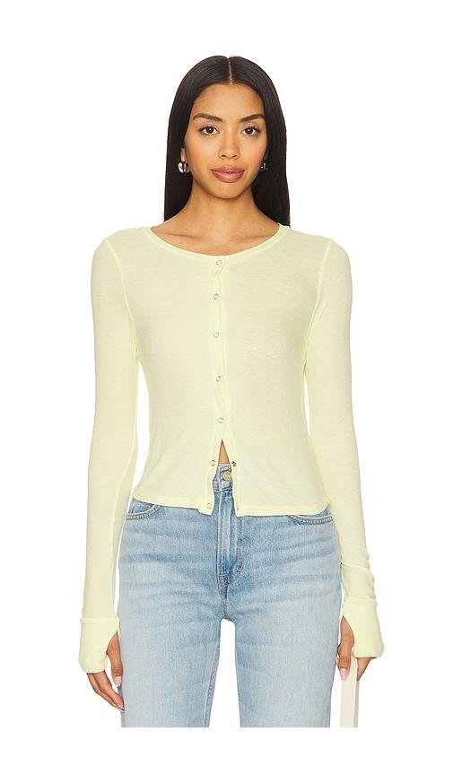 michael lauren vesca snap front tee in yellow.