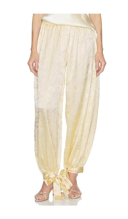 milkwhite pants in ivory.