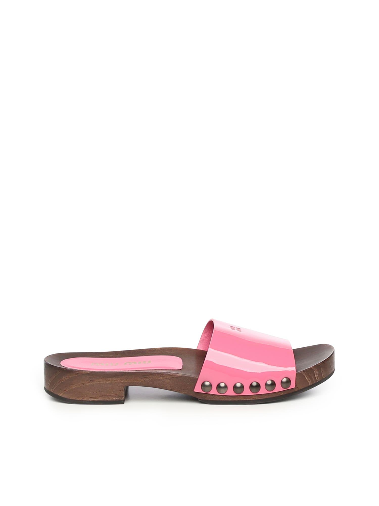 miu miu patent leather clogs with logo