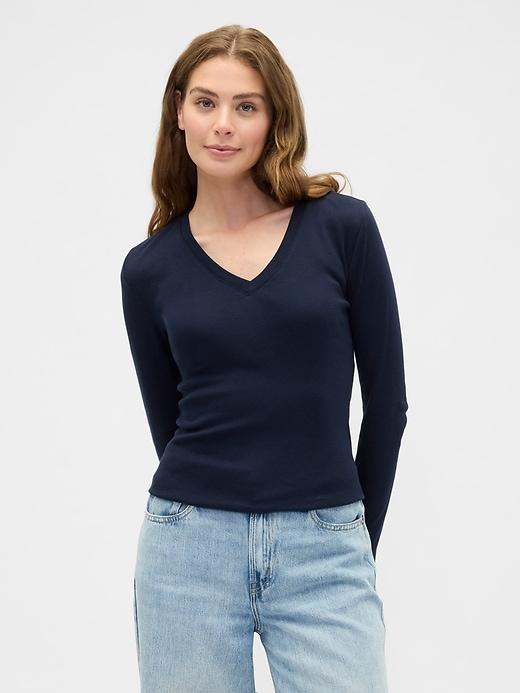 modern ribbed v-neck t-shirt