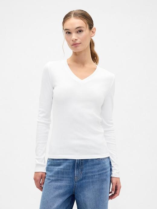 modern ribbed v-neck t-shirt