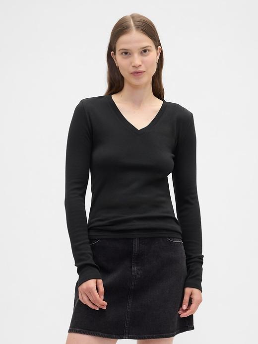 modern ribbed v-neck t-shirt