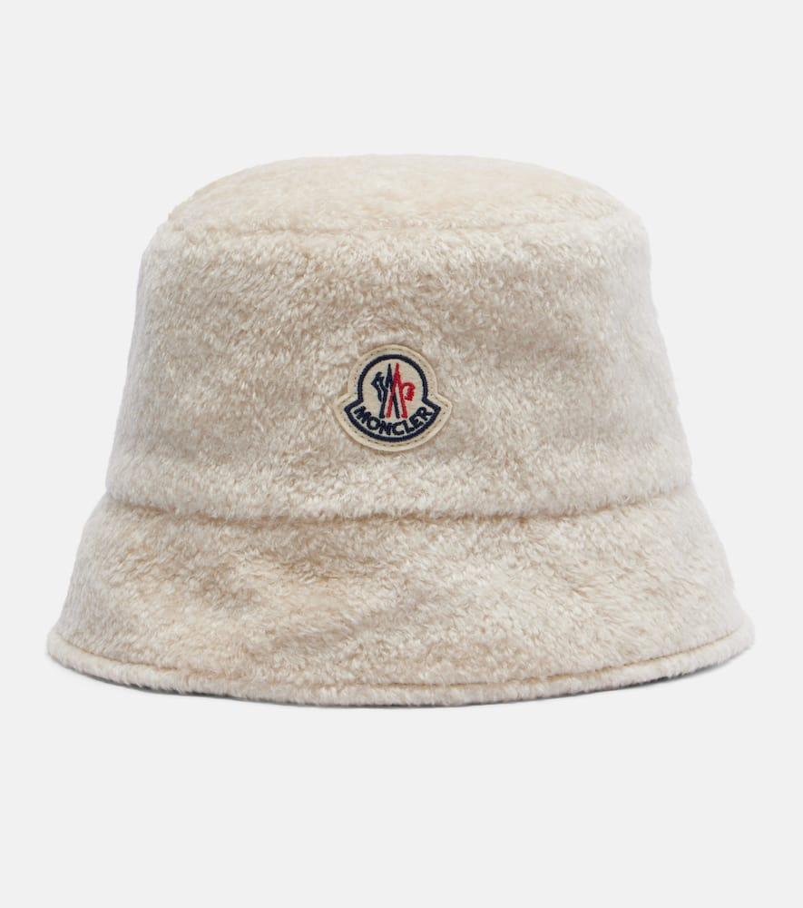 moncler logo reversible teddy bucket hat